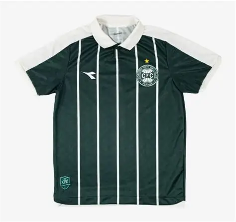 sacoritiba's tweet photo. 🚨VEJA COMO FICARÁ A CAMISA DO CORITIBA ANTES E DEPOIS DA PROIBIÇÃO DOS JOGOS ONLINE.  

Antes // Depois https://t.co/AG6jrOBATQ