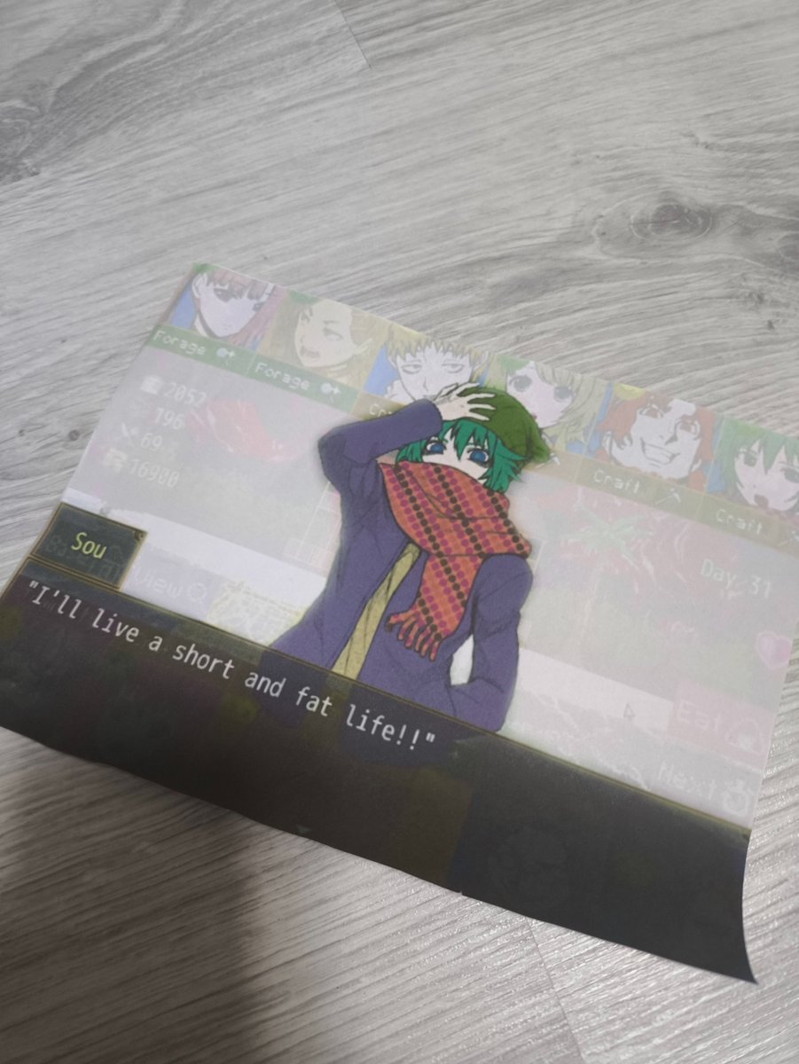 FlakeShakee's tweet photo. He fell off my wall https://t.co/M0i5PuoiqB