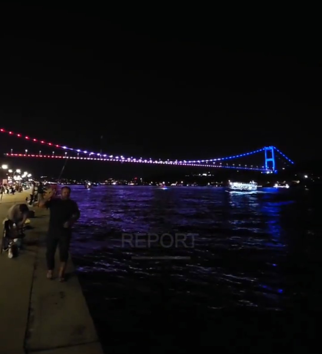HANZADE034's tweet photo. Siyasal İslamcı münafıklar sizi Fatih Sultan Mehmet köprüsü'nde Amerikan bayrak renkleri sergilendiğinde niye tweet atmadınız?

Fatih Sultan Mehmet Köprüsü kırmızı, beyaz ve mavi renklerle ışıklandırıldı. 4 Temmuz ABD Bağımsızlık Günü dolayısıyla yapıldığını doğruladı

Bu nasıl alçaklık Sayın emekleyen Cumhuriyet savcısı