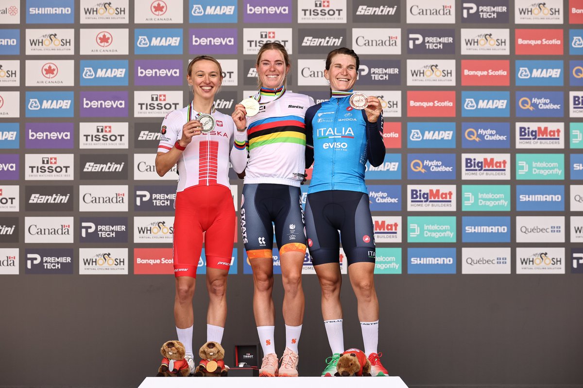 UCI_cycling's tweet photo. Your Women Elite Road Race podium at #Montréal2026 👇

🥇 Demi Vollering 🇳🇱
🥈 Kasia Niewiadoma-Phinney 🇵🇱
🥉 Elisa Longo Borghini 🇮🇹

📸 SWpix https://t.co/80OqX7khXZ
