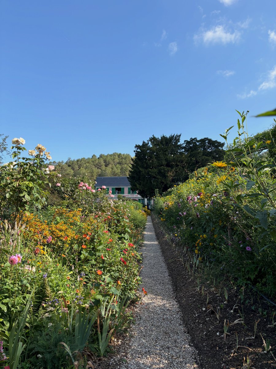 aaliyahmilleryv's tweet photo. Claude Monet’s House and Gardens https://t.co/QF77L3xjSB