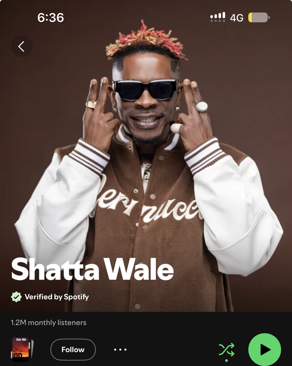 Mubbyjunr's tweet photo. Okay thank you for this. Can we all agree that Young John is bigger than Shatta Wale then? https://t.co/gzBMl247gX