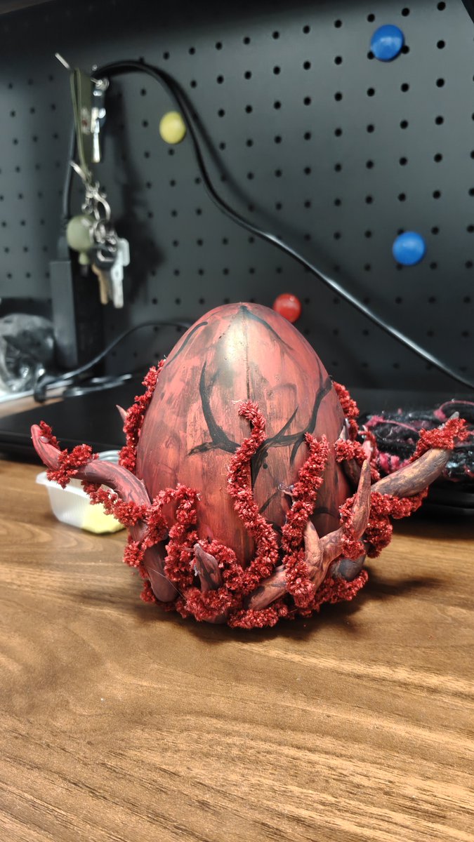 lige71025636236's tweet photo. BOMMBOMM，A delicious red egg was born 😋
Looks like no one else has done this, so I made one myself based on the character's appearance in the show✨. Please don't criticize me if it doesn't look exactly the same 😢#skephalo #血藤线 #TheEgg #钻坏 https://t.co/n6jLSf1MaP