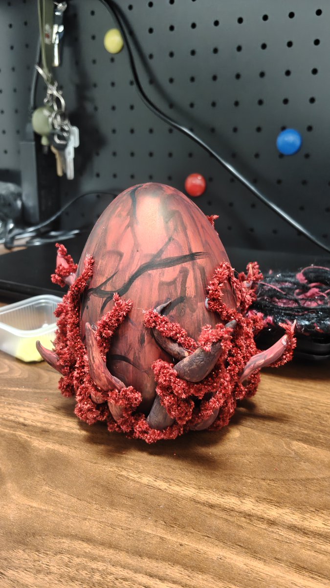 lige71025636236's tweet photo. BOMMBOMM，A delicious red egg was born 😋
Looks like no one else has done this, so I made one myself based on the character's appearance in the show✨. Please don't criticize me if it doesn't look exactly the same 😢#skephalo #血藤线 #TheEgg #钻坏 https://t.co/n6jLSf1MaP
