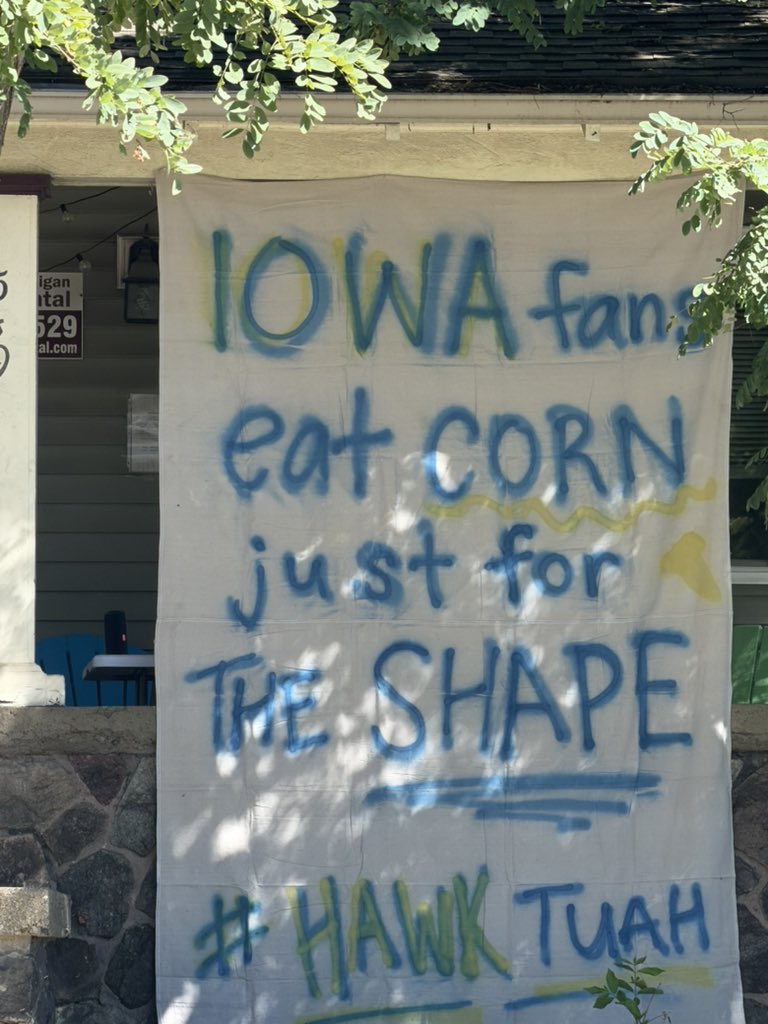 BarstoolUofM's tweet photo. BEAT IOWA https://t.co/8vk7VZNWDG