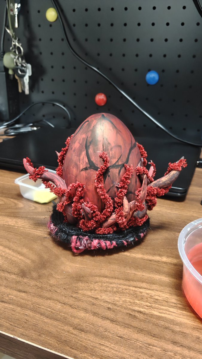 lige71025636236's tweet photo. BOMMBOMM，A delicious red egg was born 😋
Looks like no one else has done this, so I made one myself based on the character's appearance in the show✨. Please don't criticize me if it doesn't look exactly the same 😢#skephalo #血藤线 #TheEgg #钻坏 https://t.co/n6jLSf1MaP