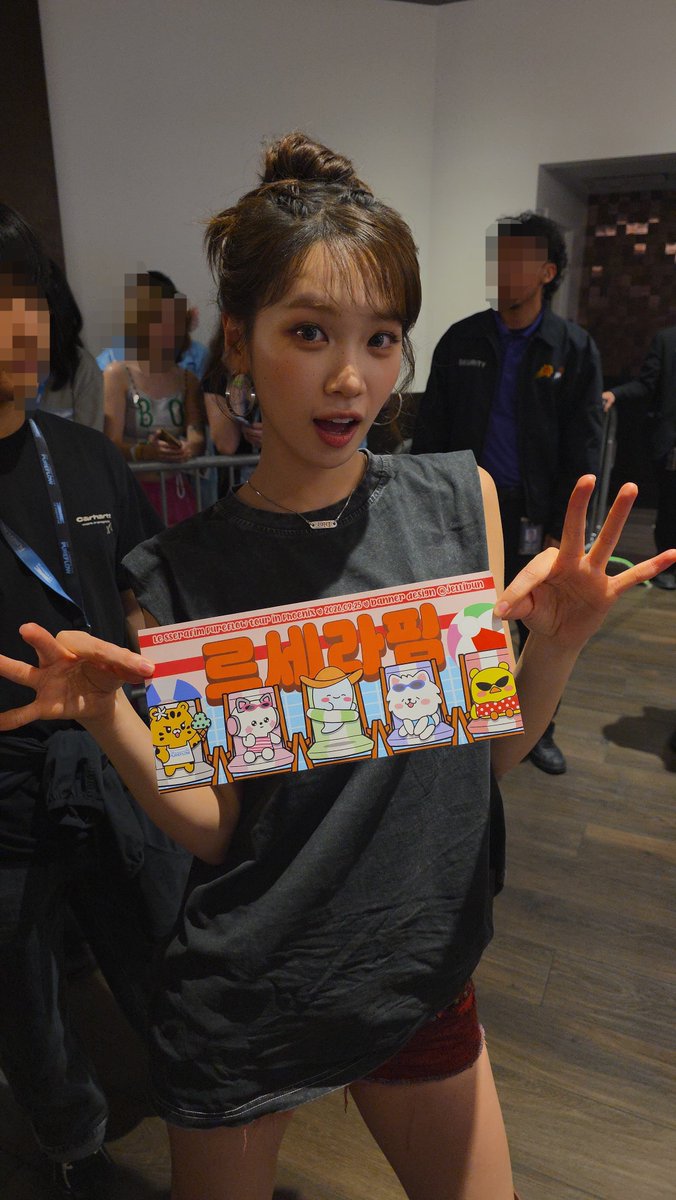eunfims's tweet photo. chaewon literally cutest person ever calling my banner cute what did i do to deserve this fr
#PUREFLOW_IN_PHOENIX
#LE_SSERAFIM #PUREFLOW https://t.co/NIWzCv9wL1