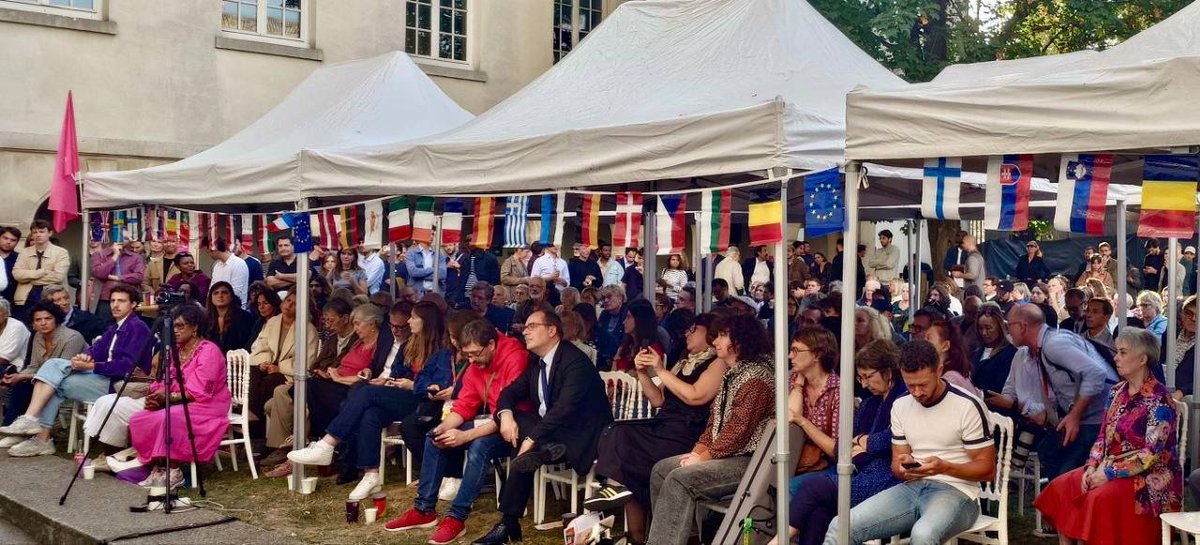 emmanuelmaurel's tweet photo. Heureux d'avoir participé aux universités de rentrée de la fédération de Paris du Parti socialiste. 

Avec Olivier Faure, Jérôme Guedj et Raphaël Glucksmann, nous avons débattu pendant 2 heures avec les camarades.

J'ai pu expliquer ma proposition de grand emprunt citoyen pour la reindustrialisation, la transition écologique, la formation et la recherche.

J'ai rappelé que la mission historique de la gauche, c'est la défense du monde du travail, et le partage des richesses, des pouvoirs et des savoirs.

#primaire #Choisir2027