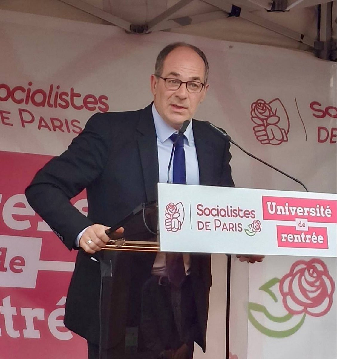 emmanuelmaurel's tweet photo. Heureux d'avoir participé aux universités de rentrée de la fédération de Paris du Parti socialiste. 

Avec Olivier Faure, Jérôme Guedj et Raphaël Glucksmann, nous avons débattu pendant 2 heures avec les camarades.

J'ai pu expliquer ma proposition de grand emprunt citoyen pour la reindustrialisation, la transition écologique, la formation et la recherche.

J'ai rappelé que la mission historique de la gauche, c'est la défense du monde du travail, et le partage des richesses, des pouvoirs et des savoirs.

#primaire #Choisir2027