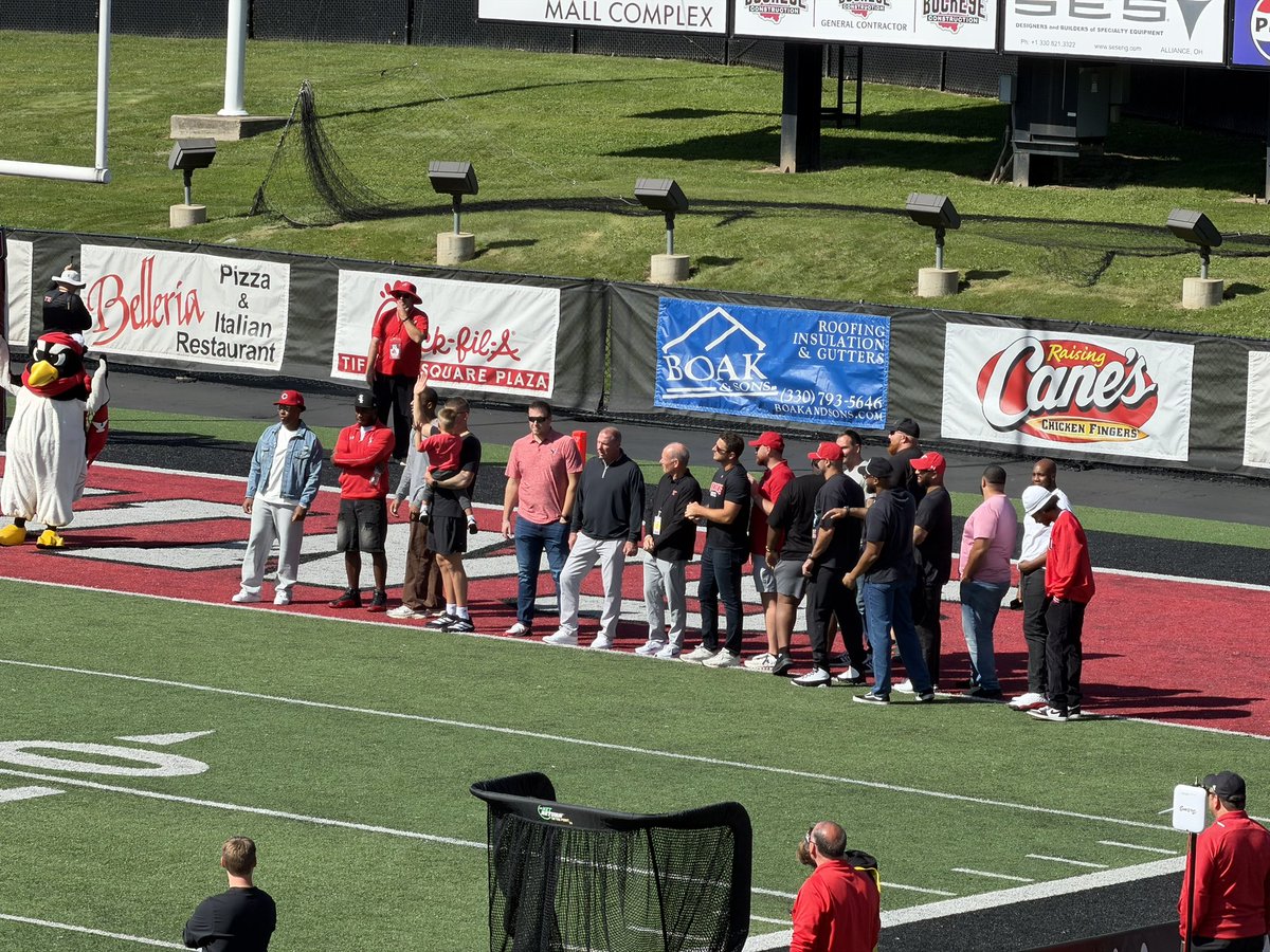 WeAreYoungstown's tweet photo. Bo Pelini in the house as YSU’s 2016 FCS National Runner-Up squad is honored at the end of the first quarter! https://t.co/QYGhHw1AMZ