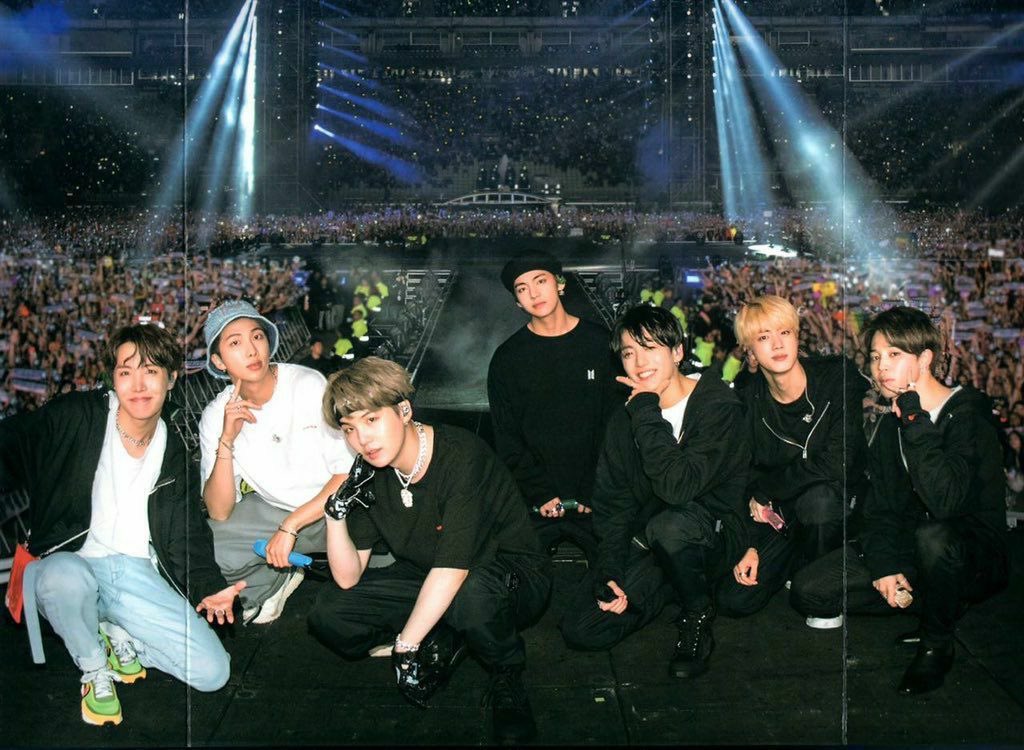 rainbowbts's tweet photo. calendário do bts no mês de outubro: 

sexta-feira (02/10) - bogotá, 22h
sábado(03/10) - bogotá, 22h

sexta-feira (09/10) - lima, 22h
sábado (10/10) - lima, 22h

terça-feira (13/10) - aniversário do jimin 

sexta-feira (16/10) - santiago, 20h
sábado (17/10) - santiago, 20h

sexta-feira (23/10) - buenos aires, 20h
sábado (24/10) - buenos aires, 20h
sábado (24/10) - show de buenos aires no cinema

quarta-feira (28/10) - são paulo, 20h 🇧🇷
sexta (30/10) - são paulo, 20h 🇧🇷
sexta (30/10) - show de são paulo no cinema 🇧🇷
sábado (31/10) - são paulo, 20h 🇧🇷
