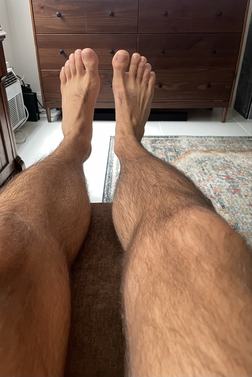 SebastianHook's tweet photo. Sniff them you pathetic loser https://t.co/MO9mG1s04e