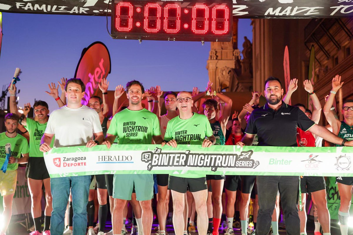 BinterNightRun's tweet photo. 👟🏃🏻‍➡️🏃🏻‍♀️‍➡️✈️ Salida de la distancia 10K de la Binter NightRun Zaragoza by Heraldo.

#BinterNightRun #binter #heraldo #Zaragoza #carreranocturna #batucada #musica #running #runners https://t.co/Idh041F3rX