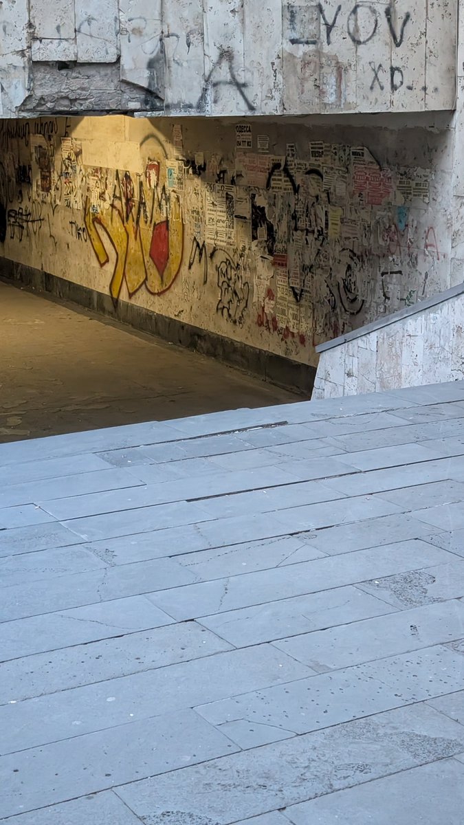 bosomoga's tweet photo. #street #photography #art #walk https://t.co/2TWigzddoP