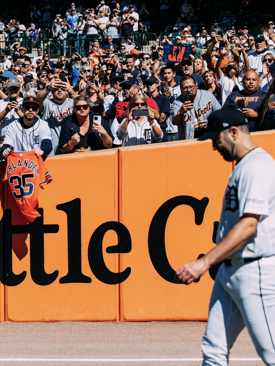 tigers's tweet photo. One last time 🐐 https://t.co/ZJFHUNQBCK