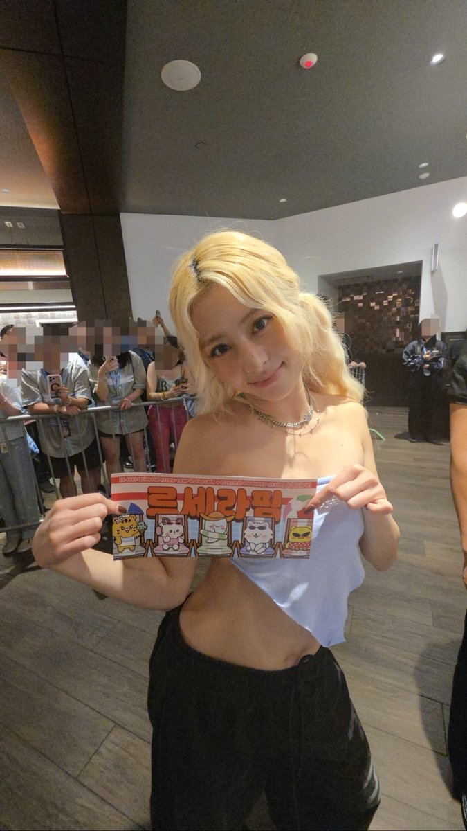 eunfims's tweet photo. my ult of all ults...
she was dancing ibm to me but told her my heel broke bc i boompala'd too hard and she was so genuinely concerned which was so sweet of her π
also talking to her feels so easy?? like just talking to a bestie fr
#PUREFLOW_IN_PHOENIX
#LE_SSERAFIM #PUREFLOW https://t.co/tjJDTUmxQK