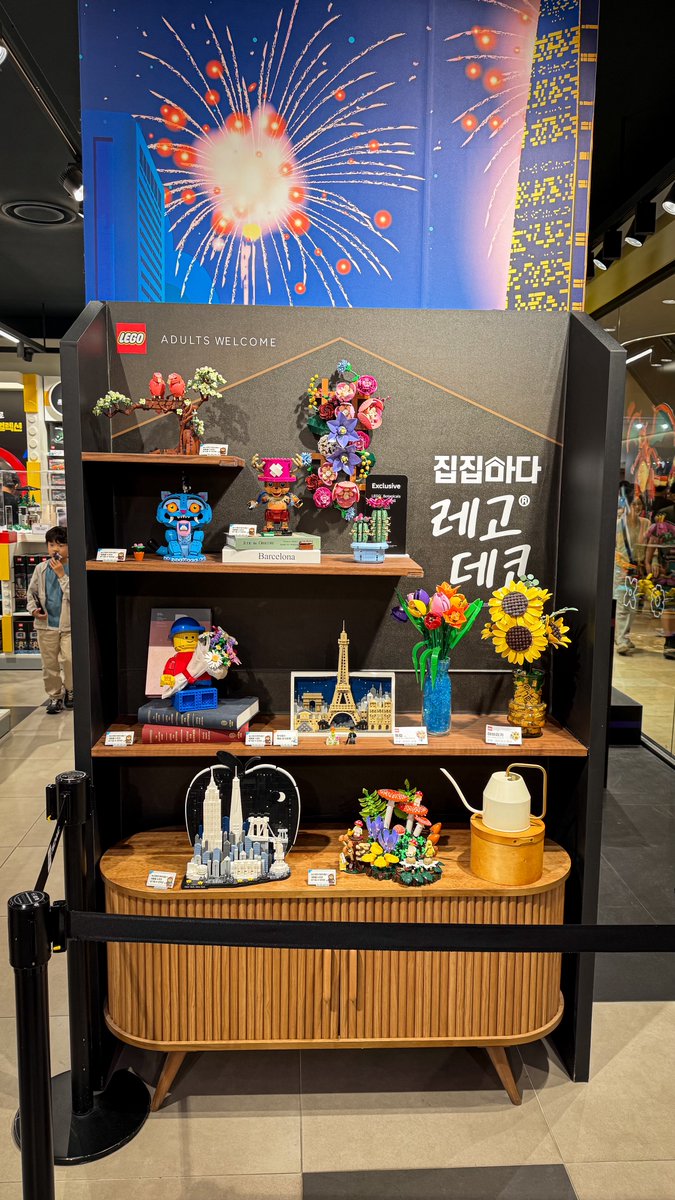 YoungKidult's tweet photo. 잠실 레고 스토어

이거 정말 마음에든다..
이렇게 거실이나 방에 둬도 괜찮을듯!

#lego https://t.co/i1rXxlseks