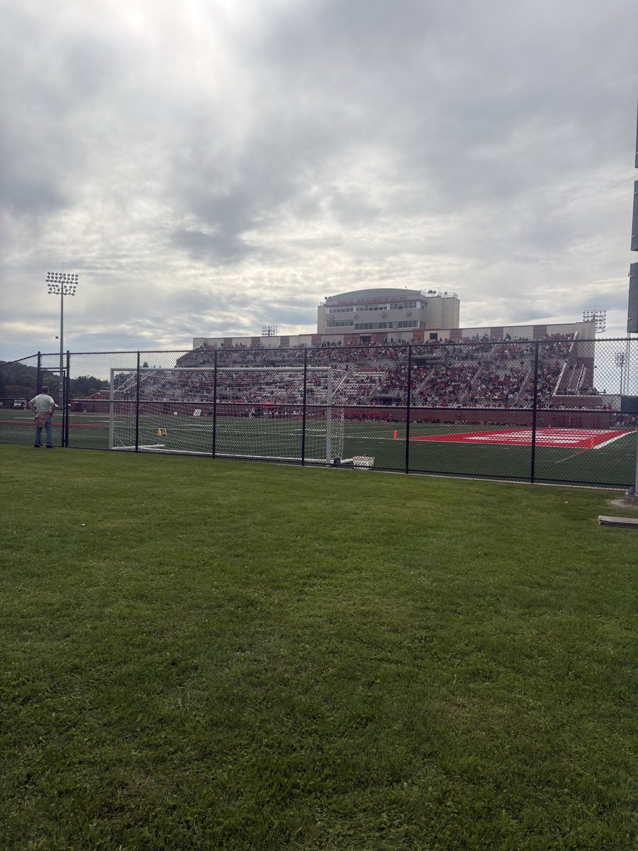 john_hull44's tweet photo. Back up @CortlandFB today for a gameday visit! Want to thank @Coach_Blu @Coach_Chy @_Coach_Mack @Coach_Sanchez55 @Coach_Mro and the rest of the coaching staff for a great day! 🔴⚪️🐉 https://t.co/02378Lu60U