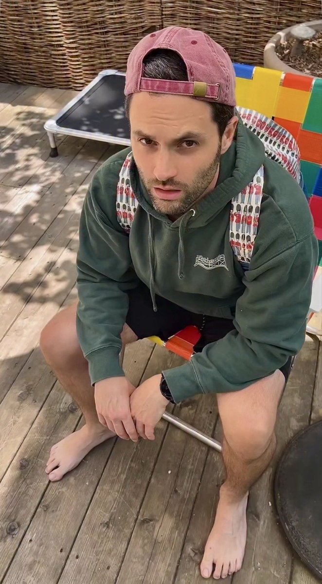 men29625's tweet photo. Penn Badgley 👣 https://t.co/XSB6Lkxao7