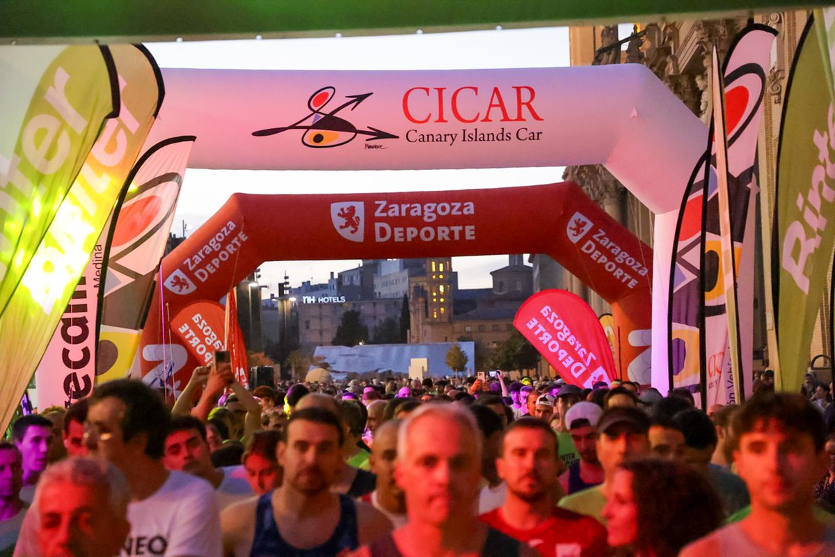 BinterNightRun's tweet photo. 👟🏃🏻‍➡️🏃🏻‍♀️‍➡️✈️ Salida de la distancia 10K de la Binter NightRun Zaragoza by Heraldo.

#BinterNightRun #binter #heraldo #Zaragoza #carreranocturna #batucada #musica #running #runners https://t.co/Idh041F3rX