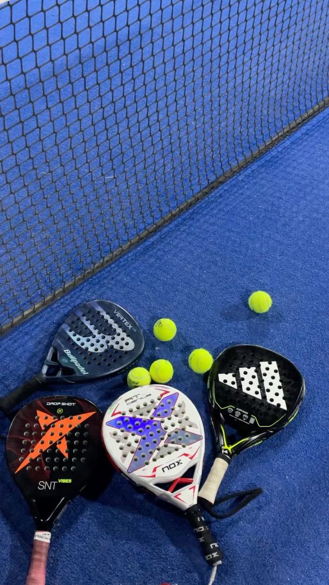 TariMehmedovic's tweet photo. Ovo je baš ono zbog čega volim tenis — drama do posljednjeg poena. De Minaur je napravio preokret protiv Zvereva, a Laver Cup je potpuno otvoren. 🎾🔥 #LaverCup #Tenis https://t.co/xkQ6qB8wvk