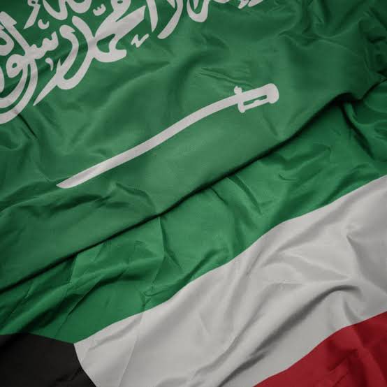 Ahmdalmaimoni's tweet photo. بما ان منتخبنا الوطني ودع البطولة 
كل التوفيق للاخضر السعودي وفالكم البطولة باذن الله الكاس مايطلع برا  المملكة 🇸🇦 🇰🇼 

#خليجي٢٧ https://t.co/7mUA0vgRWE