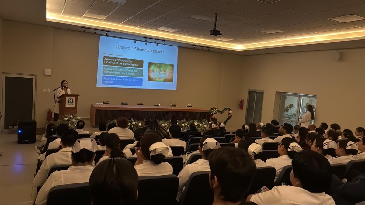 ImssSinaloa's tweet photo. 🫀💚 El #IMSSSinaloa realizó en el HGZ No. 3 de Mazatlán una ceremonia de reconocimiento a familias donadoras, cuya decisión altruista hizo posible brindar esperanza y nuevas oportunidades de vida. 🤝✨ https://t.co/XSPk7lXcUr