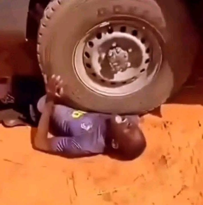ros_sara2002's tweet photo. Keep Sudan in your prayers honestly this is heartbreaking  

Please raise awareness on the situation https://t.co/LLcu9dXIaQ