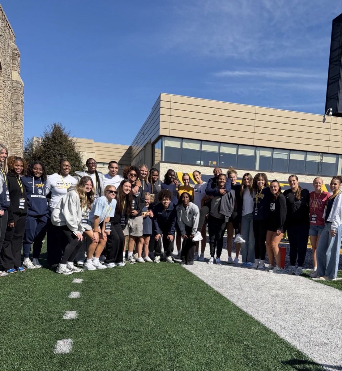 BrynnWard2029's tweet photo. Had a great time at @ToledoWBB for my unofficial visit! Thank you to the coaching staff for the invite! I had such a great time and really enjoyed getting to experience Toledo! @BryceMcKey @Legends_Bball @PGH_Ohio @JDabbs86 @CoachGeoff_ @G_Bogg https://t.co/CojvtsoBFs