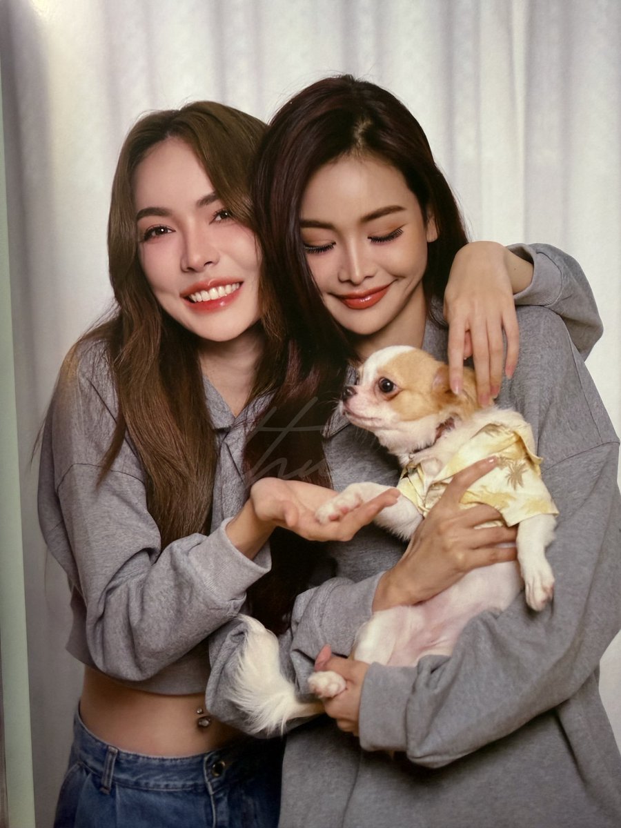 gisellbnitz's tweet photo. La situación en Tailandia está sumamente crítica,  acabó de ver que el actor que la hizo de malo en "Aire" su casa está completamente inundada, ojalá Engfa&amp;Charlotte estén bien, Ellas con tal de NO preocupar a su fandom no dirán como la están pasando 🥺🙏🏻🤍
#englot #อิงล็อต https://t.co/0l6OvRbfI4