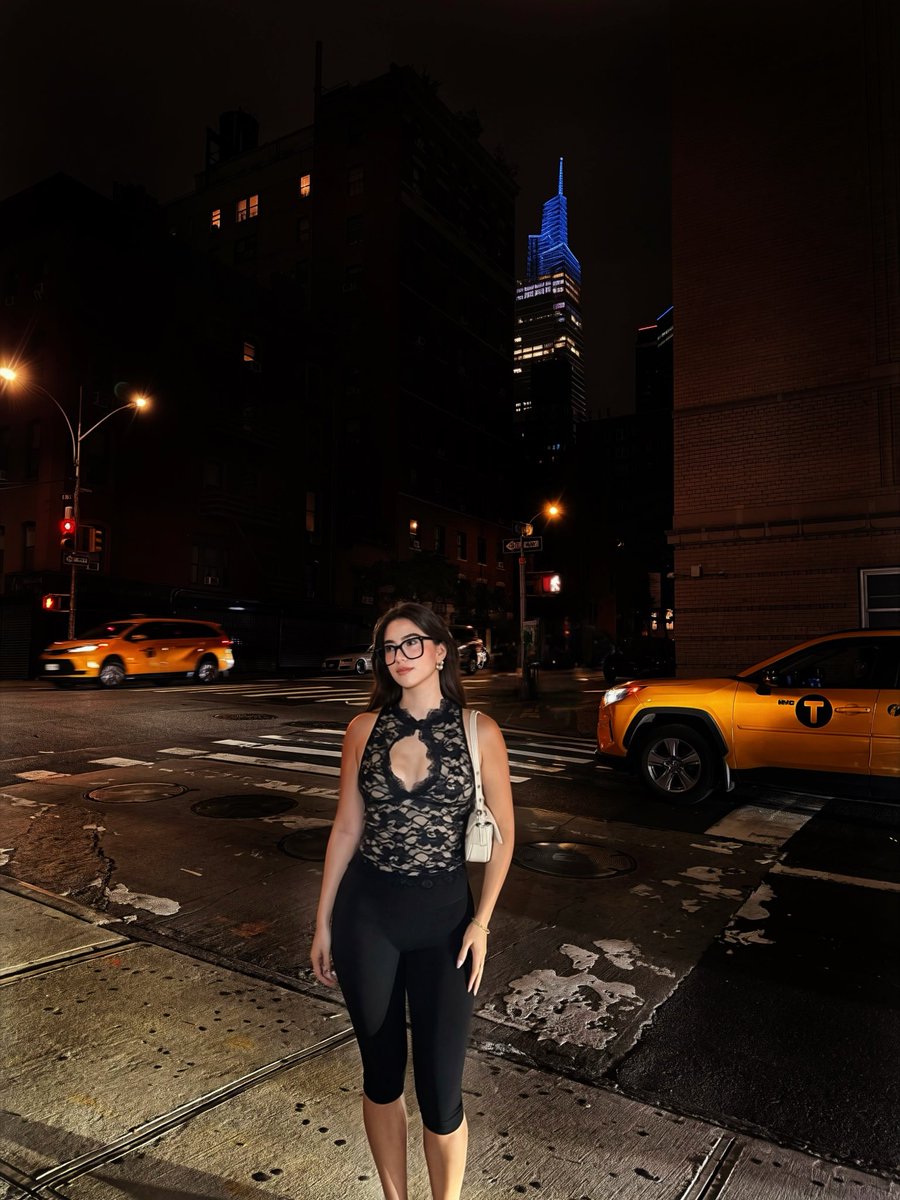 tiffxnyco's tweet photo. after hours 🖤🍸🌃 https://t.co/cgbzOiEHcc