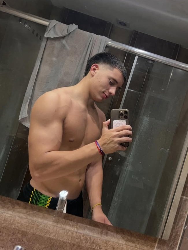 Andreafigueiraa's tweet photo. Pack de Juan Bunnetta 🫦🍆 https://t.co/RDddCVFK2o