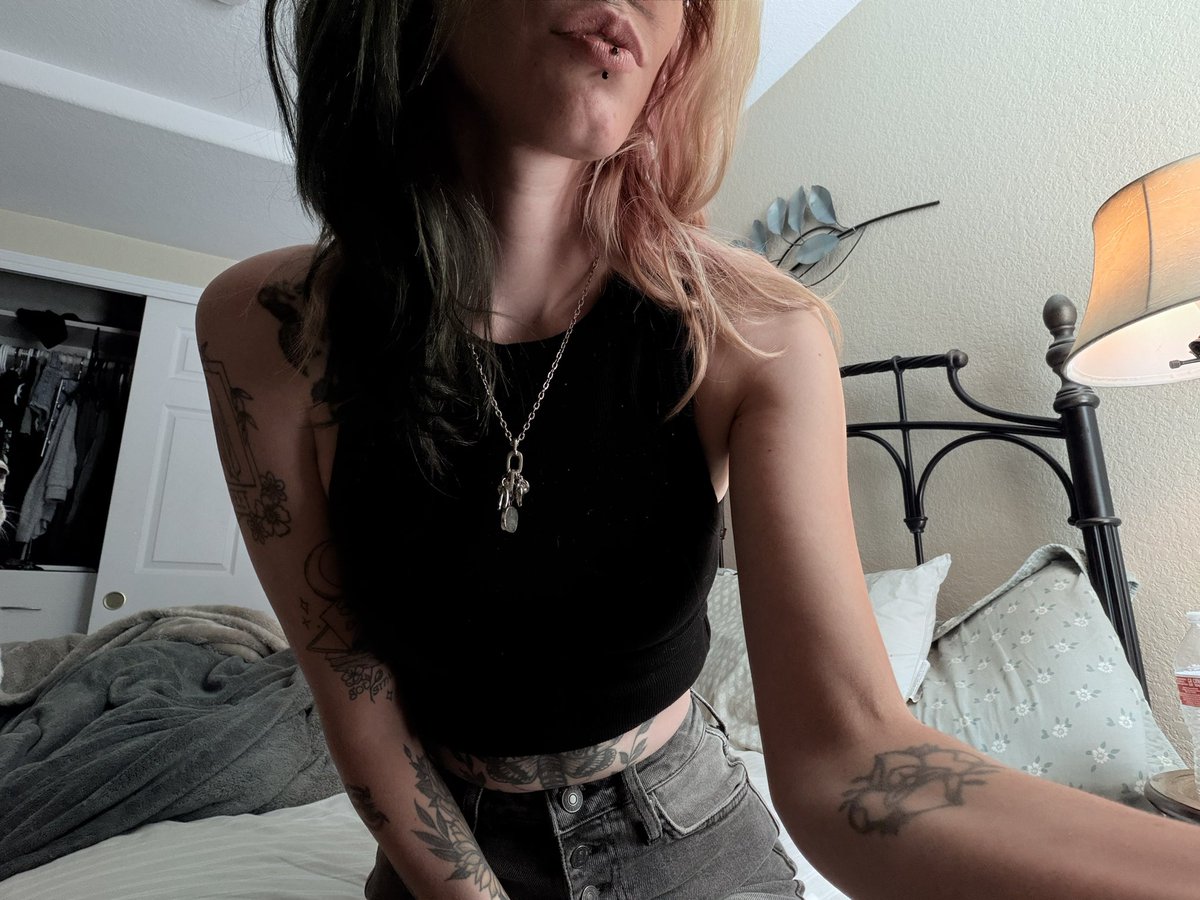 deathxmoth's tweet photo. delicate things can still bite. https://t.co/pdevYNwmBB
