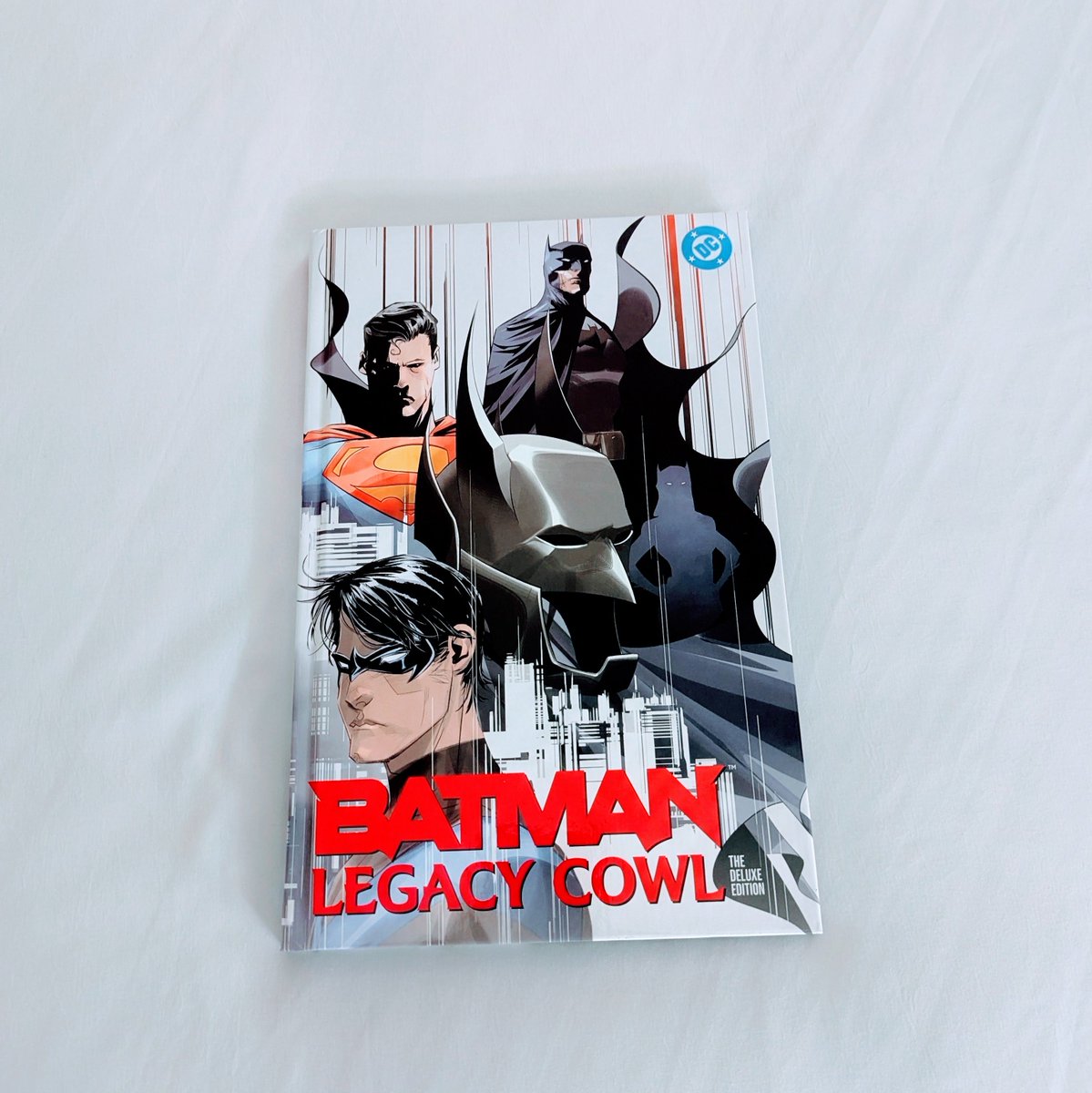 RedxCarbon's tweet photo. Batman the Legacy Cowl Hard Cover signed by the Legendary @JimLee at @baltimorecomics 

#BatCowls #BatCowlsForever https://t.co/Ns4IJyET63