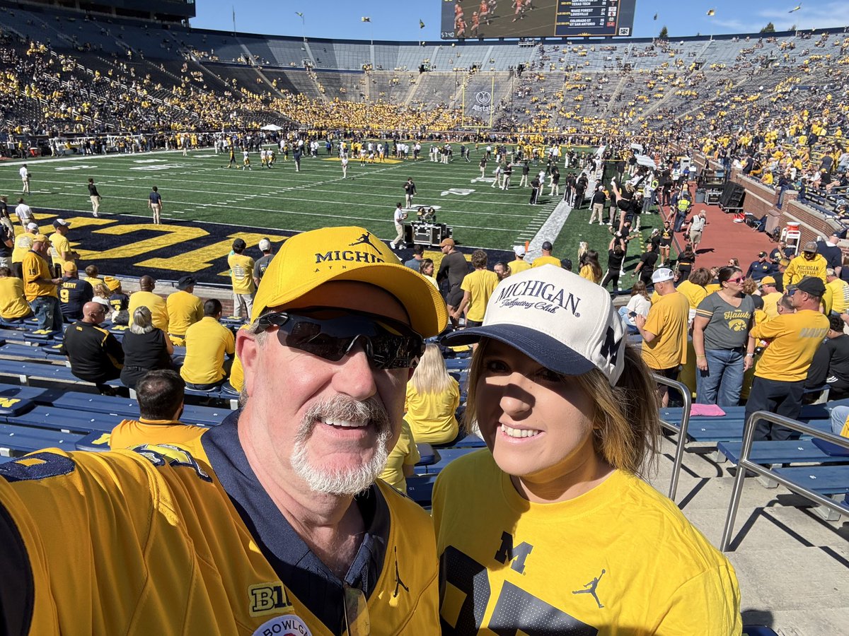 RonDaYooper1's tweet photo. #bighouselive
#GoBlue
💛💙〽️💯 https://t.co/tRseZpD5Tl