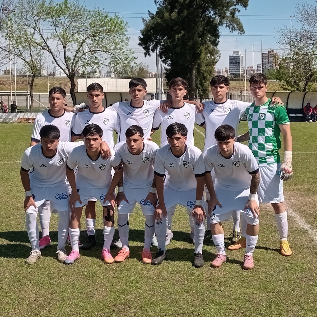FlacoFiorentino's tweet photo. #JuvenilesLPF ➡️ Sexta: #Quilmes 0-Unión 3.
#PredioQAC/#JuvenilesQAC/#Fecha27 https://t.co/u7O5qVrGb1