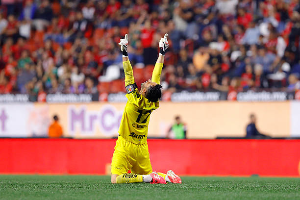 hinchadelatlas's tweet photo. Estevez es un crack, uno de los mejores refuerzos de la década para el Atlas sin duda... pero desde 2019 somos realmente privilegiados y afortunados de tener defendiendo nuestra portería al jugador más determinante @Kmilovargas12 en toda nuestra historia.

Gracias Camilo. https://t.co/va66RosLh3