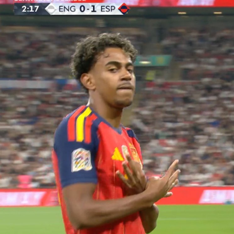 TouchlineX's tweet photo. 📸 - HE KNOWS IT'S ABOUT TO BE HIS! 🇪🇸💫 https://t.co/tv7BcLXevs