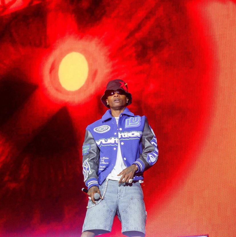 chartradar_'s tweet photo. In 2022, Wizkid became the first African artist in history to charge $1 million for a show when he headlined Rolling Loud Canada, the world's largest hip-hop festival. 

The following year (2023), he charged another $1 million to headline Rolling Loud Germany. This made him the first and only African artist to headline the festival back-to-back, as well as the only one to command a $1 million performance fee twice.

The only African artist to headline the biggest Hip Hop festival twice.