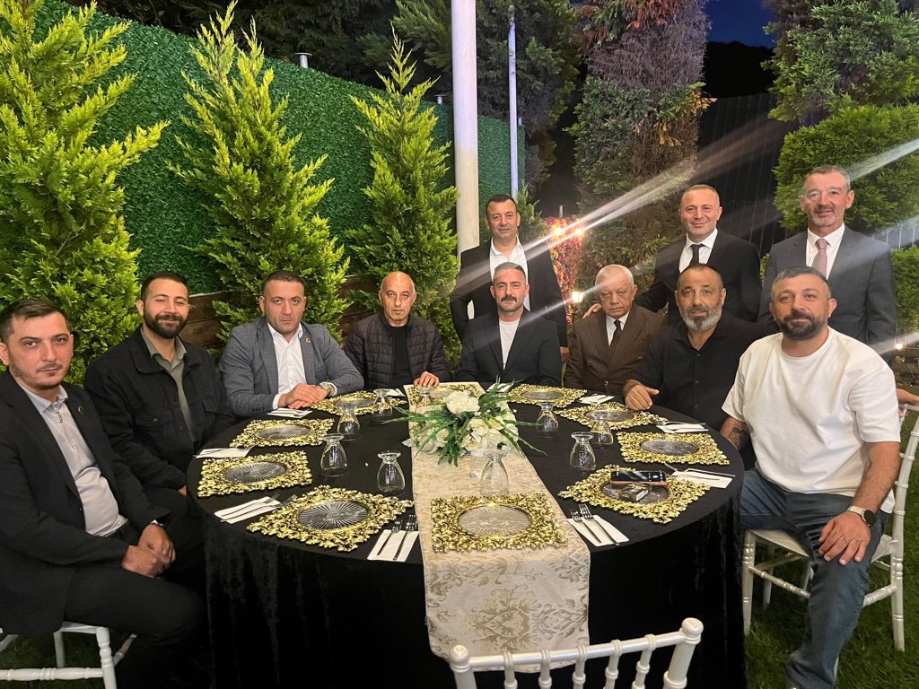 mhpbeykoz's tweet photo. İlçe Başkanımız Mehmet GÜNDOĞDU, İlçe Sekreterimiz Mehmet ÇÜRÜKSU, Belediye Meclis Üyemiz Bülent GÖKDAĞ, İlçe Başkan Yardımcımız Barbaros ÖCAL, Bölge Başkanımız Yasin ÖNDİN, Mahalle Başkanımız Gürkan PARLAK ve İlçe Başkanımız Başdanışmanı Adnan UZUNKAYA’dan oluşan İlçe Heyetimiz Aydın ve Biçer Ailelerinin kıymetli evlatlarının düğün merasimine katılım sağladılar. 

Değerli gönül dostlarımızın evlatlarına iki cihân saadeti dileriz. 

@BBvolkanyilmaz 
@_MHPistanbul_ 
@CamurMehmet123 
@mehmetgndogdu1