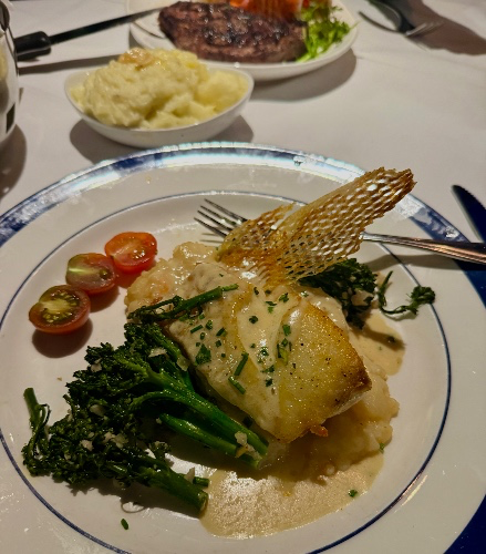 punker308's tweet photo. I just received Dinner from garydaniel_76 via Throne. Thanks! Now do it again https://t.co/tbmHUQbQEm https://t.co/SmedCYABGF