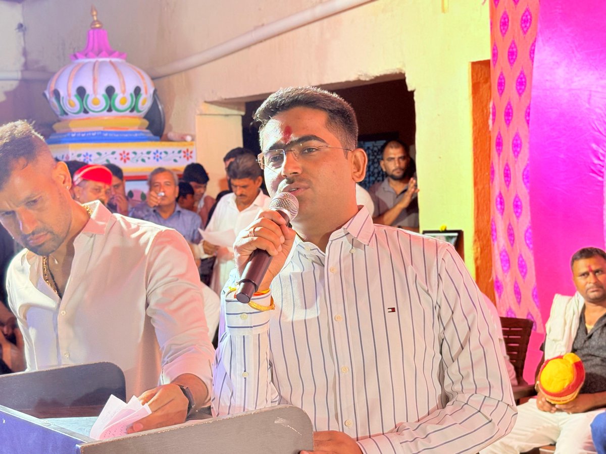 pushkartelibjp's tweet photo. आज मावली विधानसभा की पंचायत समिति घासा के मांगथला में पूर्व प्रदेशाध्यक्ष चित्तौड़गढ़ सांसद माननीय श्री सीपी जोशी जी के मुख्य आतिथ्य में 13 करोड़ के विभिन्न विकास कार्यों के उद्घाटन एवं शिलान्यास कार्यक्रम में सम्मिलित हुआ।

इस अवसर पर मावली विधानसभा प्रत्याशी श्री कृष्ण गोपाल जी पालीवाल, देहात जिला महामंत्री श्री ललित सिंह जी सिसोदिया, देहात जिला उपाध्यक्ष श्री रोशन जी सुथार, घासा मंडल अध्यक्ष श्री पर्वत सिंह जी, डबोक मंडल अध्यक्ष श्री जीवन सिंह जी राव, मावली नगरपालिका चेयरमैन श्री राकेश जी मीणा, भुवाना मंडल अध्यक्ष श्री मुकेश जी,पार्षद श्री अशोक जी नागदा, पार्षद श्रीमती कविता जी ,पार्षद श्री निर्मल जी लोढा , पार्षद श्री बादल जी शर्मा, पार्षद श्री हीरा लाल जी, युवामोर्चा महामंत्री श्री यशवंत जी पुरोहित, मांगथला सरपंच श्री युधिष्ठिर जी पुरोहित, श्री गोविद जी आदि कार्यकर्तागण उपस्थित रहे।

@BhajanlalBjp @madanrrathore @BJP4Rajasthan