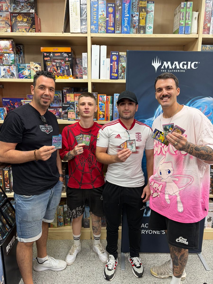 AltoMandoTCG's tweet photo. Jugamos en casa, jugamos a ganar.
Pleno del equipo en el challenge de @dragonctstore .
🥇 @bautista669
🥈 @RP3drinho
🥉 @aarongrc
🎖️ Pedro Galindo https://t.co/8brYBpFX06