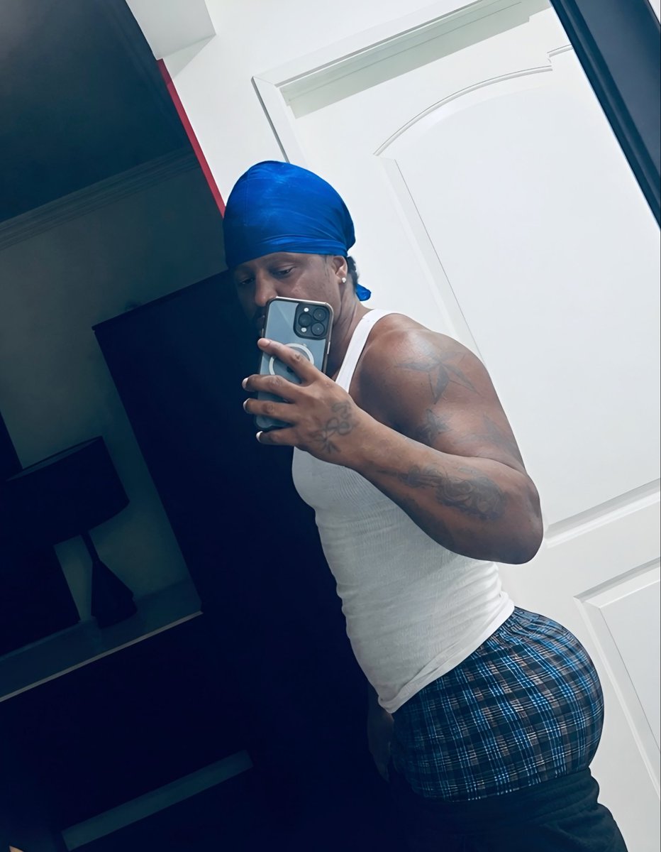 JamalPaisley's tweet photo. 🦍 5’10! 210!‼️🤭
#lilniggasNeedtoGetTheyweightUp 🥳
#Daddy 💯👑 https://t.co/mHxvJxpyCj