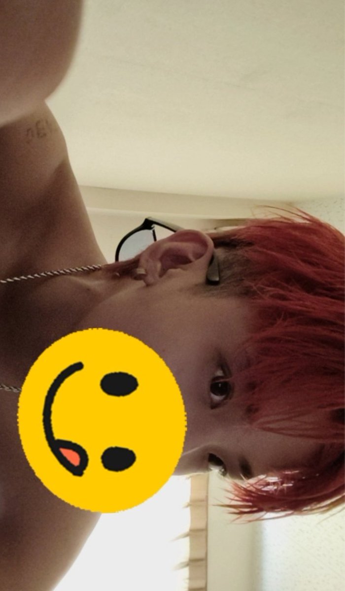 ss8sll's tweet photo. 1枚目が1年前で、2枚目が半年くらい前で、3枚目が2ヶ月前くらいの写真出てきた笑 https://t.co/kTEd0P8zLW