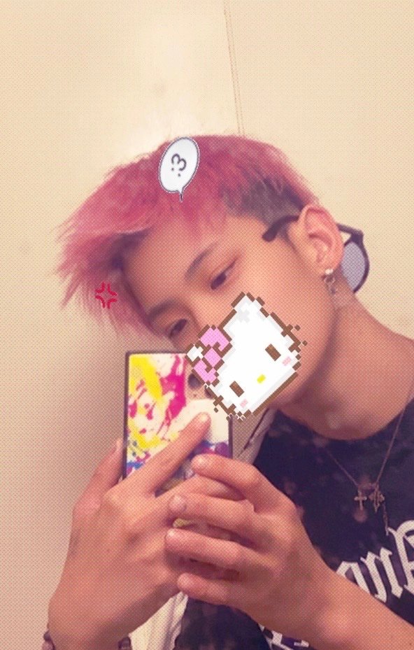 ss8sll's tweet photo. 1枚目が1年前で、2枚目が半年くらい前で、3枚目が2ヶ月前くらいの写真出てきた笑 https://t.co/kTEd0P8zLW