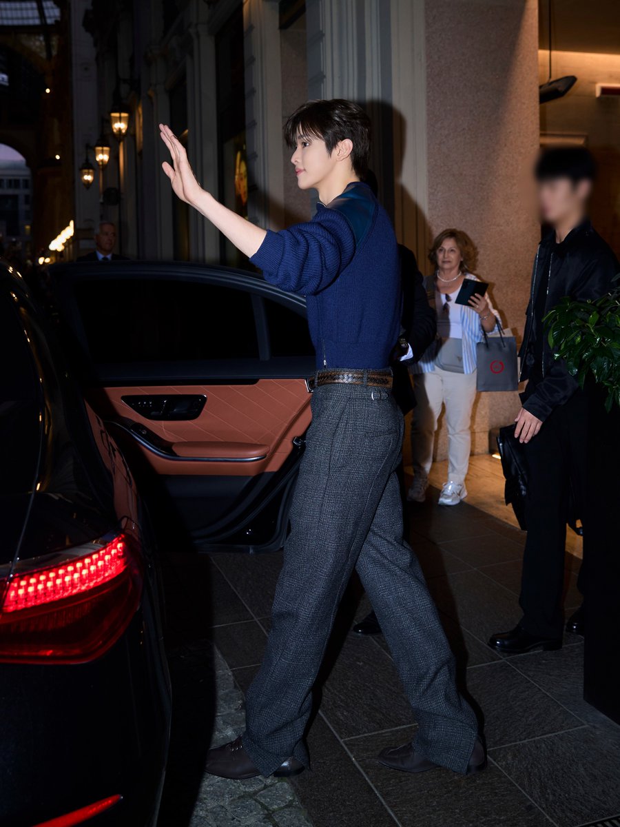 ssungchan_th's tweet photo. ซองชานที่งานแฟชั่นโชว์ BOTTEGA VENETA SUMMER 2027 วันนี้ค่ะ เหมาะสมกับคำว่า “Bottega Prince” ทุกอย่าง

🔗 https://t.co/trLTLG7TEP

SUNGCHAN at BOTTEGA VENETA MFW SS27
#BottegaVenetaSS27xSUNGCHAN
#BottegaVenetaSummer2027
#보테가성찬 #SUNGCHAN https://t.co/mMXvMxJHVq
