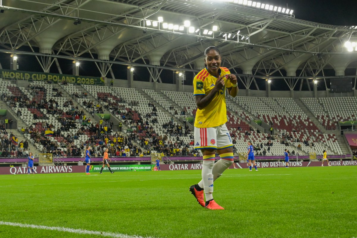 Carito1929's tweet photo. POR FINNNNNN CARAJOOOOOO!!! En la tanda de penales, la selección Colombia Sub-20 se queda con el tercer lugar del Mundial en Polonia. Luisa Agudelo la figura del partido. Esta es la mejor actuación de la ‘Tricolor’ en la Copa Mundo de esta categoría en su historia https://t.co/1jK2qLWVAj