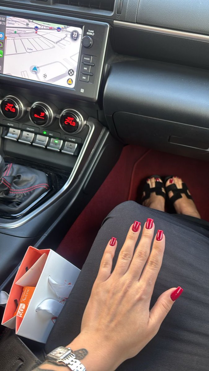 DrainssMistress's tweet photo. Wallets, dm now and reimburse my new nails 💅🏻 https://t.co/dHAPcE2Bnj