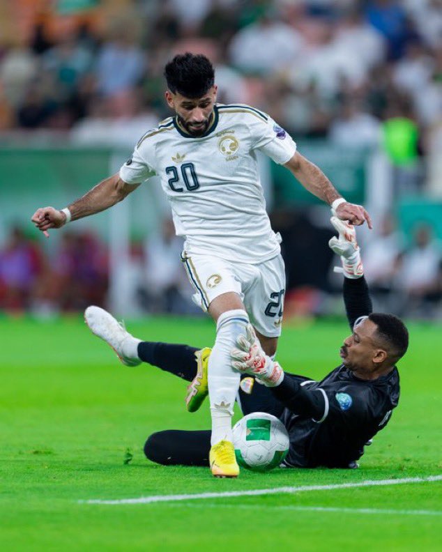 J_ali_1919's tweet photo. شوط سعودي خالي من الشوائب 

معليش لحد يزعل من النصراويين

بس والله المنتخب بدون 

بوشل والعمري والحمدان يلعب 

كوره ممتعه مافيها اي شي يقتل رتمها
#السعوديه_عمان https://t.co/GFdSColXuP